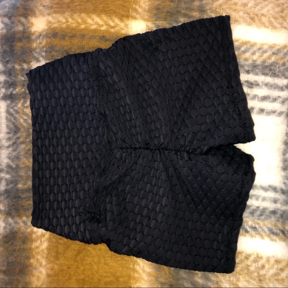 Abs2b High rise scrunch butt shorts - Picture 2 of 4